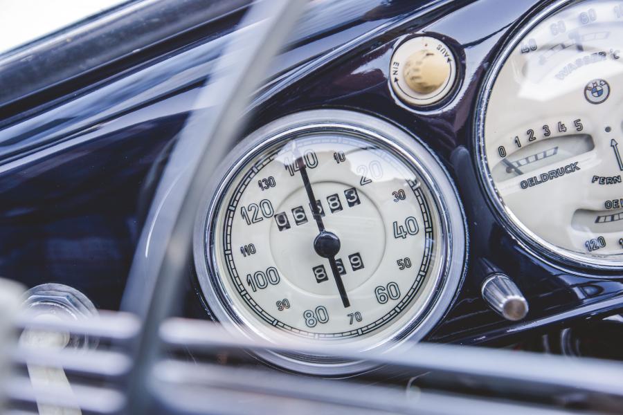 Панель приборов BMW 327 Convertible 1937 года  (фото 7 из 31)